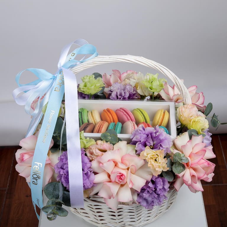 Pink Roses Purple Lisianthus And Assorted Macarons Gift-C89 - Image 2