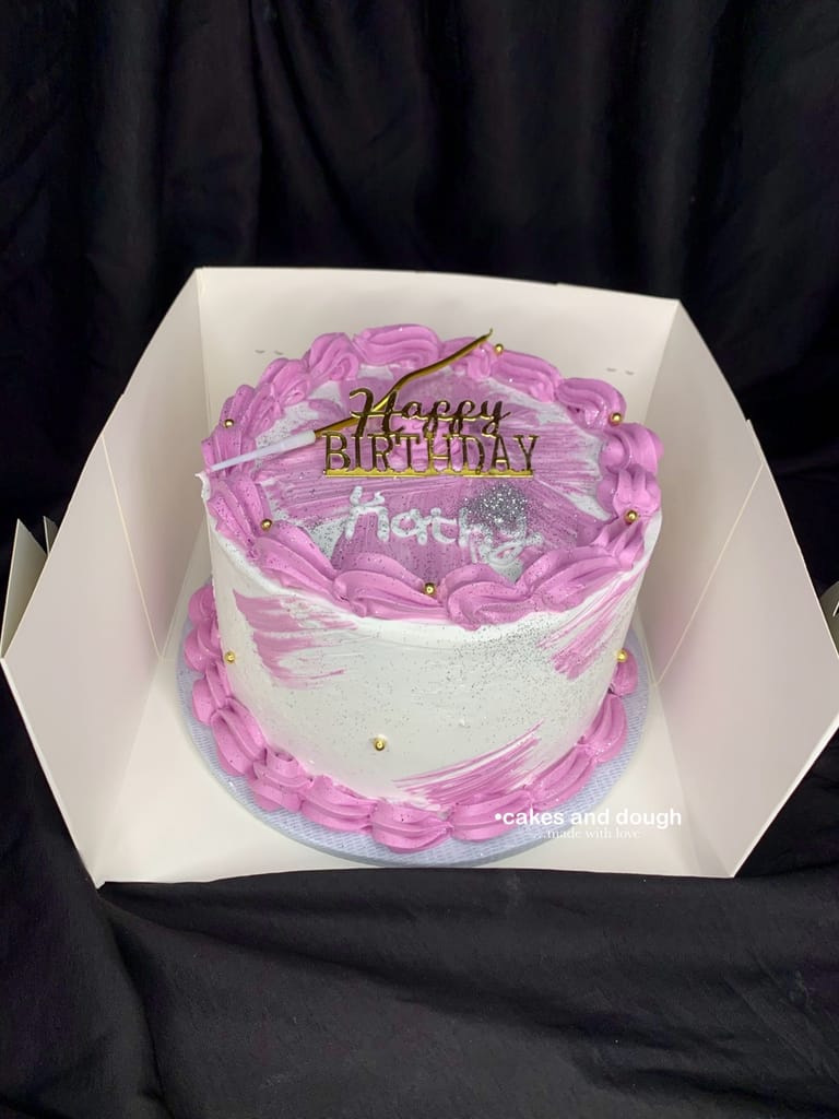 Lilac And White Round Cake - Image 1