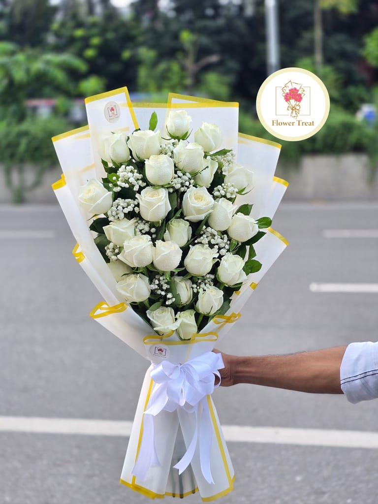 Premium Imported White Rose Bouquet – 30 Roses - Image 3