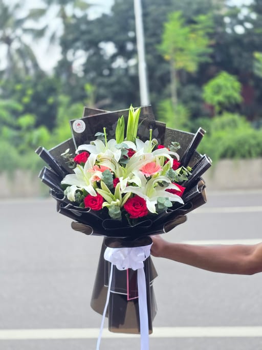 Premium Lily & Rose Mixed Bouquet