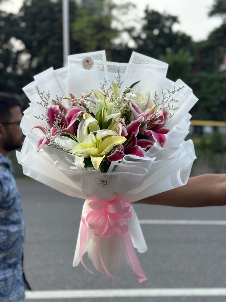 Luxury Premium Mixed Lily Bouquet - Image 2