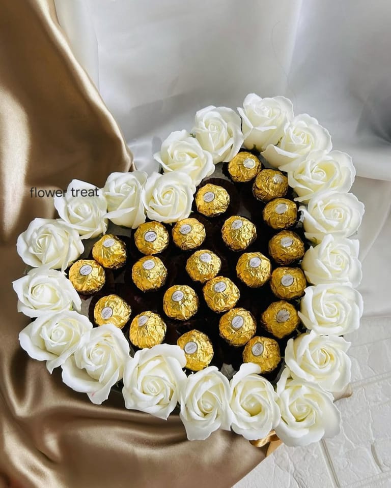 Luxury Ferrero Rocher & White Rose Bouquet 🤍🍫 - Image 2
