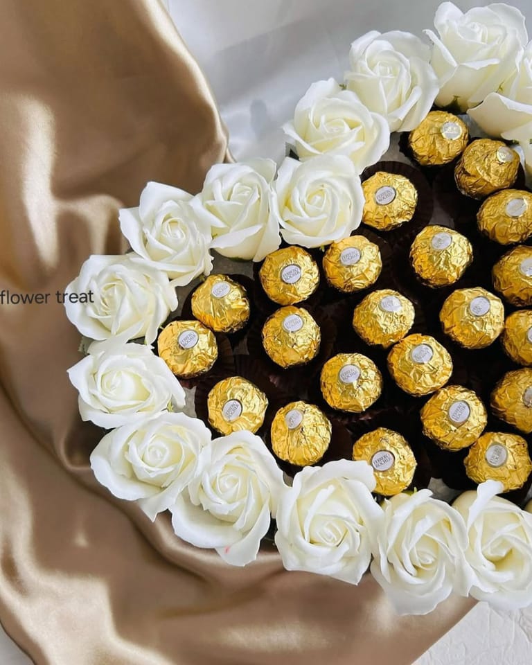 Luxury Ferrero Rocher & White Rose Bouquet 🤍🍫 - Image 3