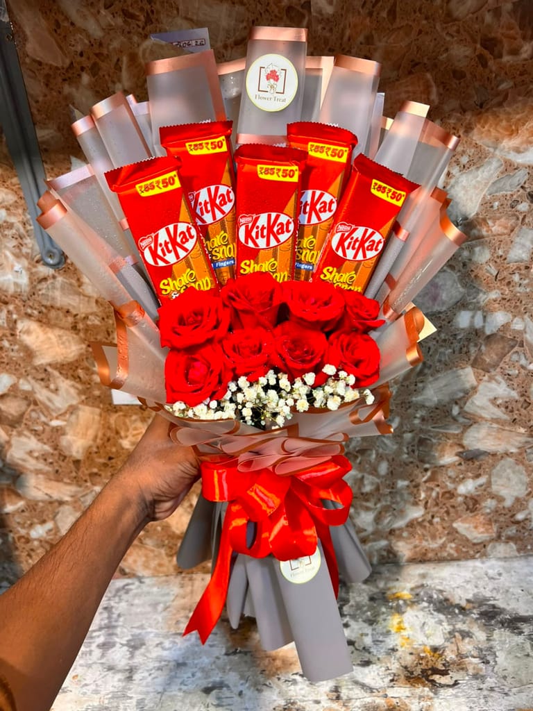 Premium KitKat & Rose Mixed Bouquet 🌹🍫 - Image 3