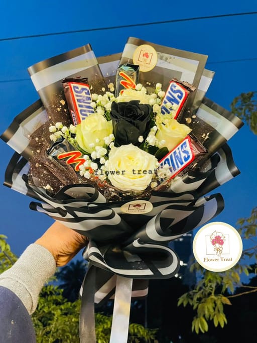 Premium Black Rose & Chocolate Mixed Bouquet 🖤🌹🍫