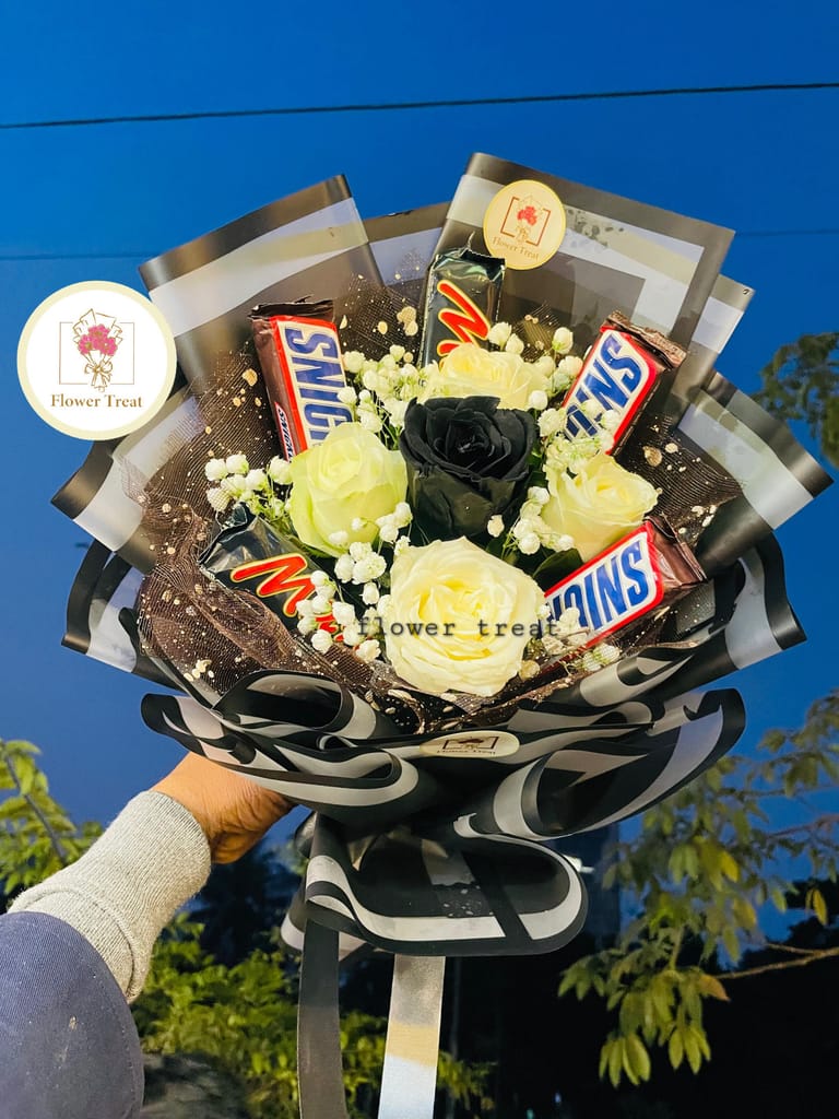 Premium Black Rose & Chocolate Mixed Bouquet 🖤🌹🍫 - Image 2
