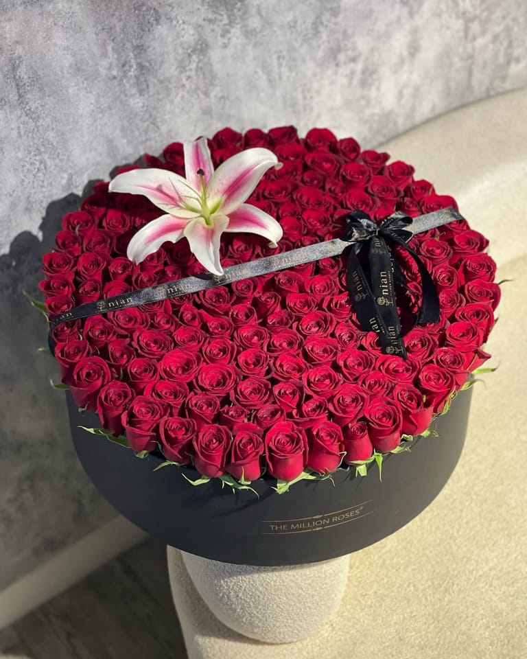 Premium 150 Roses Box Bouquet 🌹🎁 - Image 1