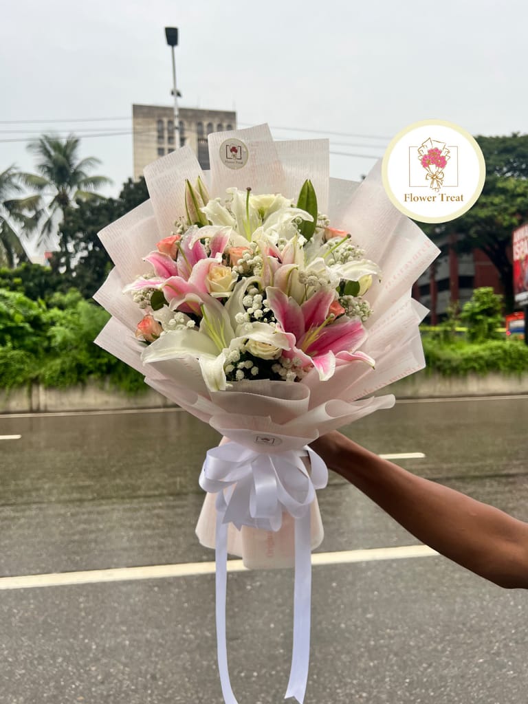 🤍🩷 Premium White & Pink Lily Mixed Bouquet 💐 - Image 1