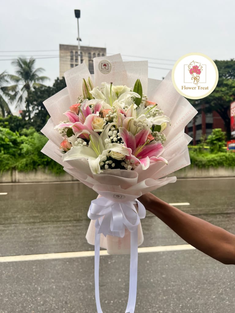 🤍🩷 Premium White & Pink Lily Mixed Bouquet 💐 - Image 2