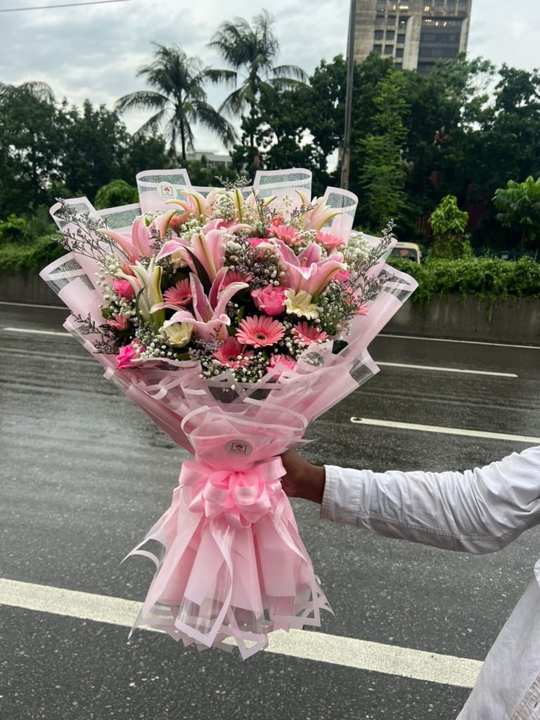๐ธ Premium Lily & Gerbera Mixed Bouquet ๐ - Image 1