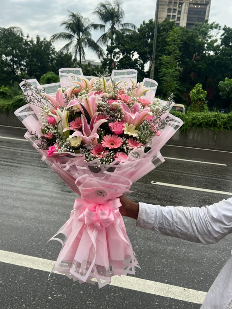 ๐ธ Premium Lily & Gerbera Mixed Bouquet ๐ - Image 3