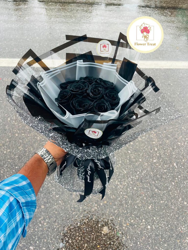 ๐ค Premium Black Rose Bouquet ๐น - Image 2