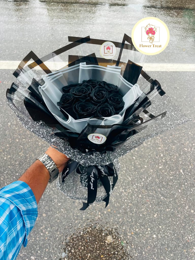 ๐ค Premium Black Rose Bouquet ๐น - Image 3