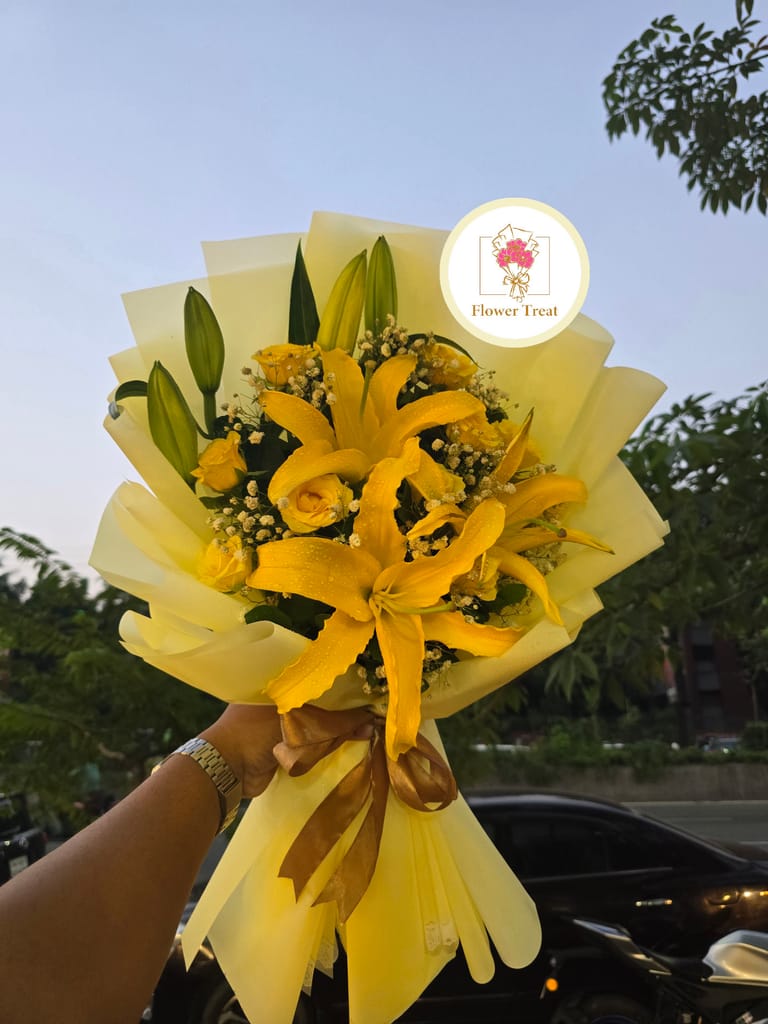 π Premium Yellow Spray Lily Bouquet π - Image 1