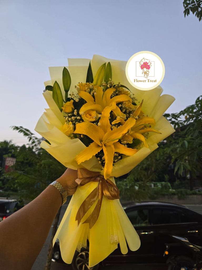 π Premium Yellow Spray Lily Bouquet π - Image 3