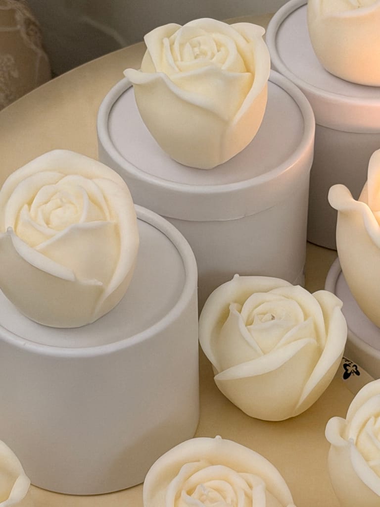 Ros Medium Scented Candle - Image 2
