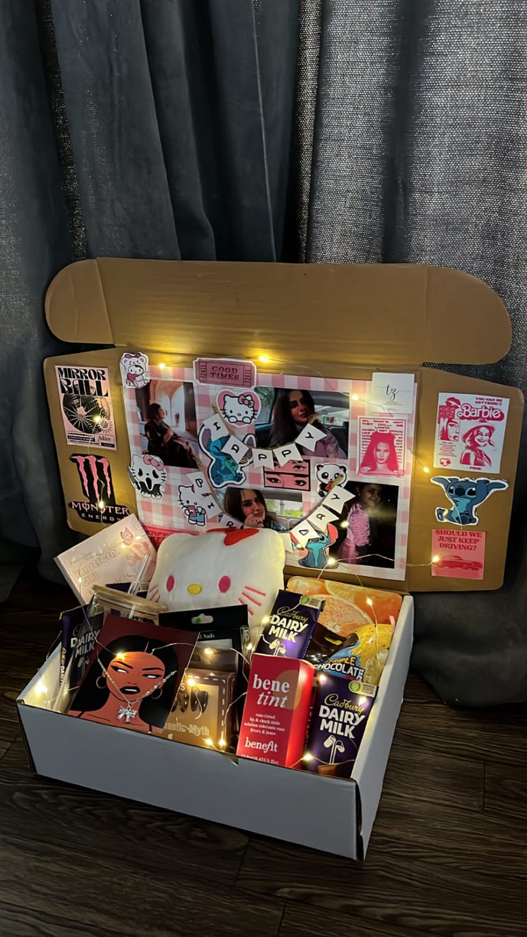 Hello Kitty Core Gift Box - Image 1