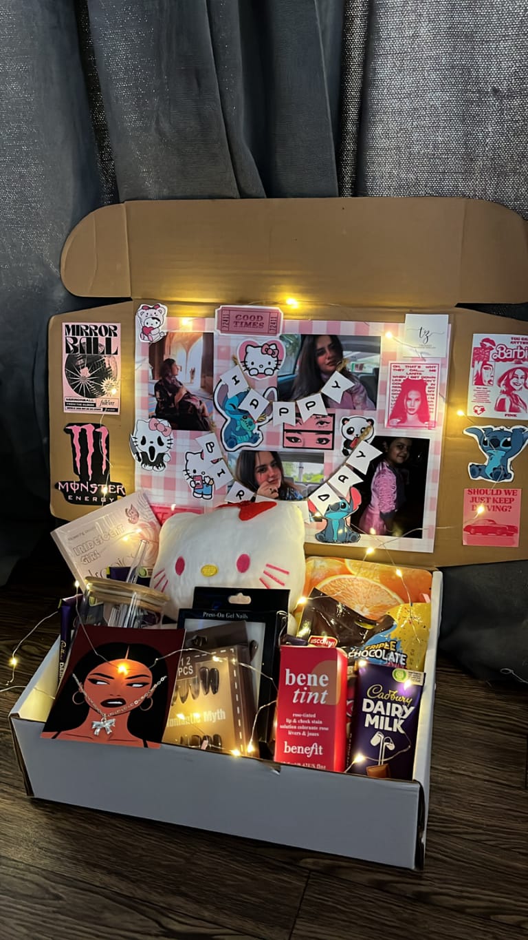 Hello Kitty Core Gift Box - Image 2