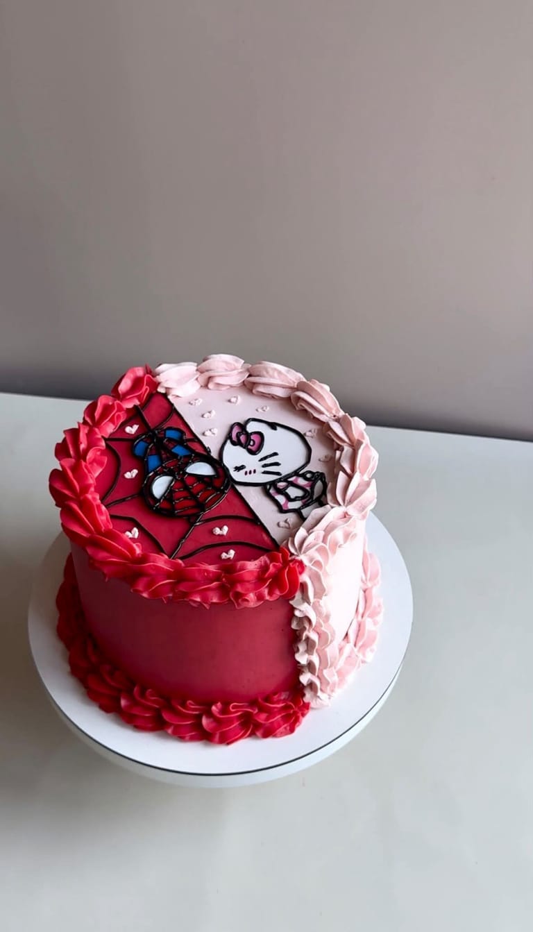 hello kitty spiderman kiss cake - Image 1