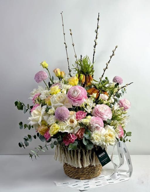 Breezy Floral- Basket