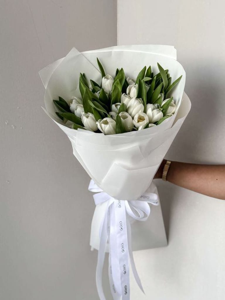 White Tulip Bouquet - Image 1