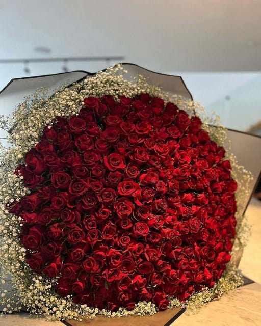 300 Roses
