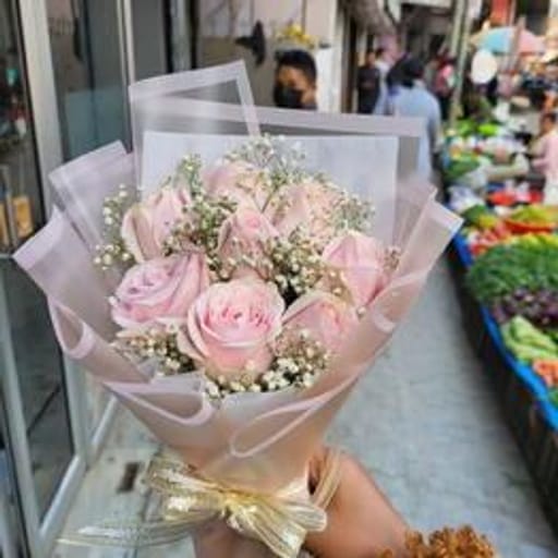 8 Roses