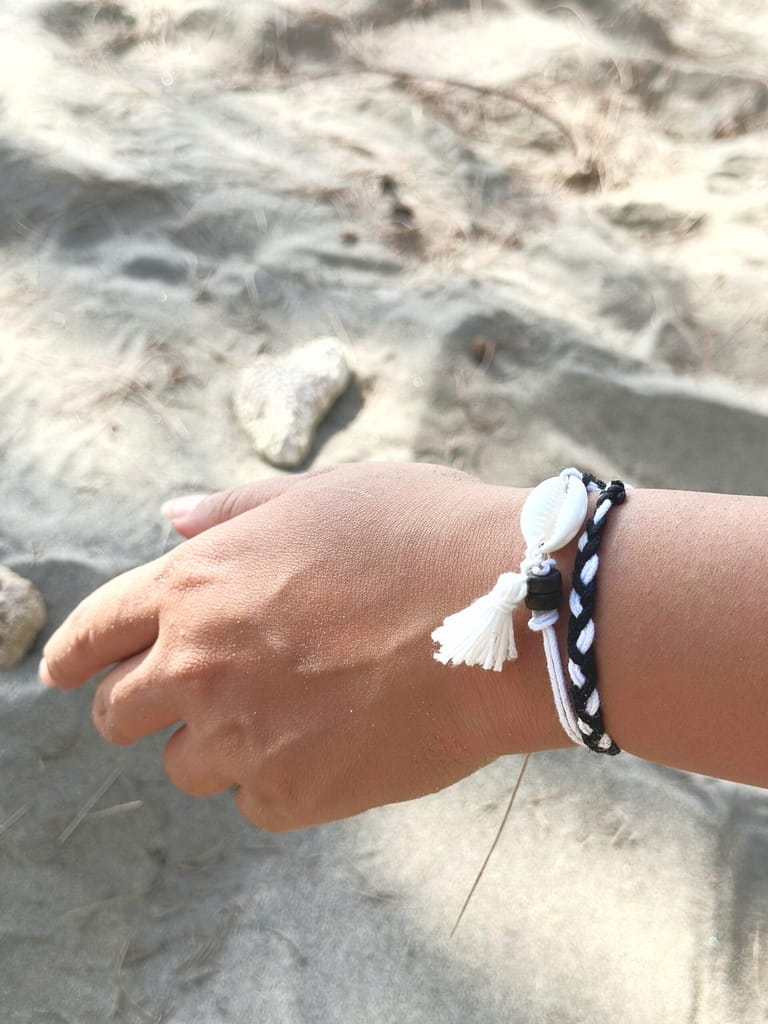 White-black threaded cowrie shell wristband - Image 3