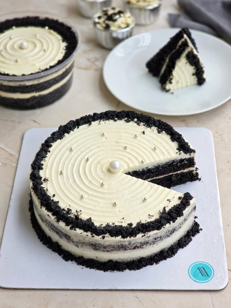Midnight Dreams Cake - Image 1