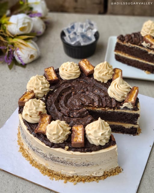 Snickers Caramel Chocolate Cake