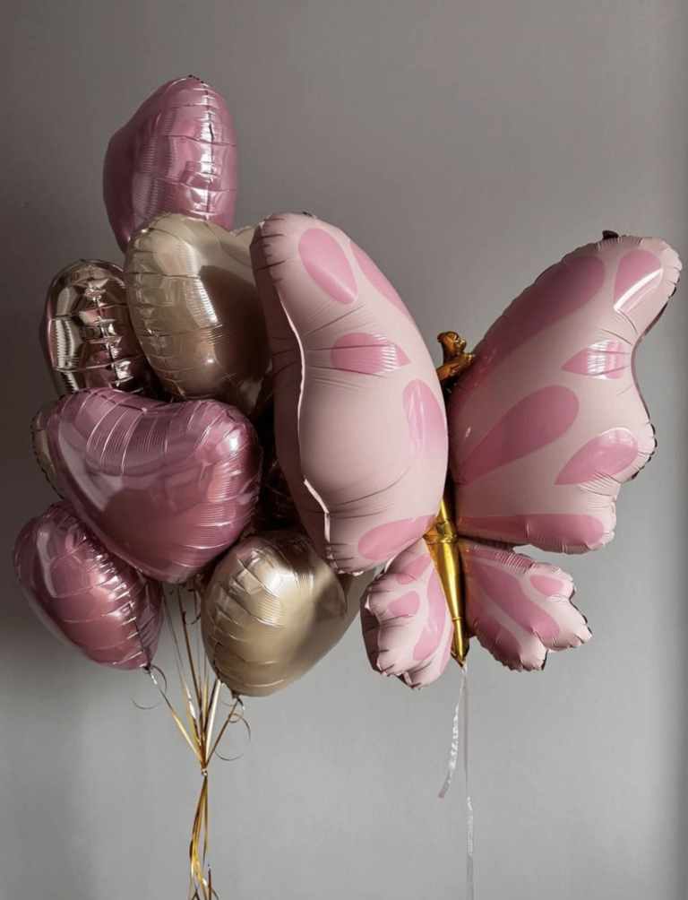 Golden Wings & Hearts (Helium Inflated) - Image 1