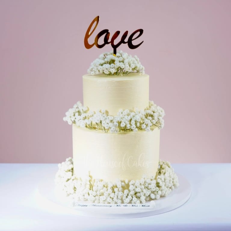 Delicate wedding cake - Image 1