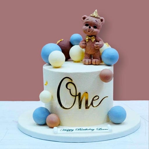 First birthday cake with teddy bear