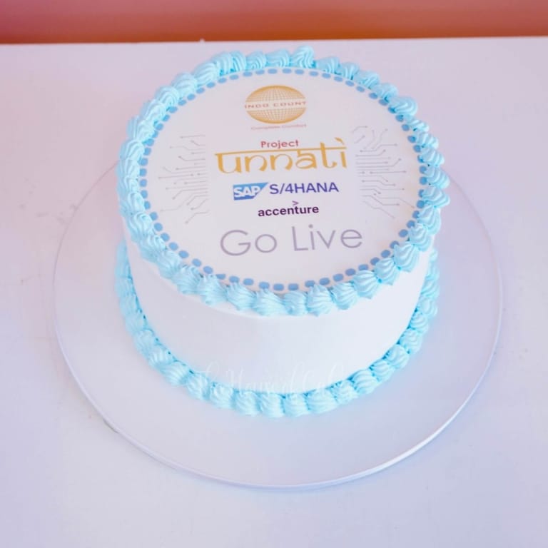 Round cake with company logo - Image 1