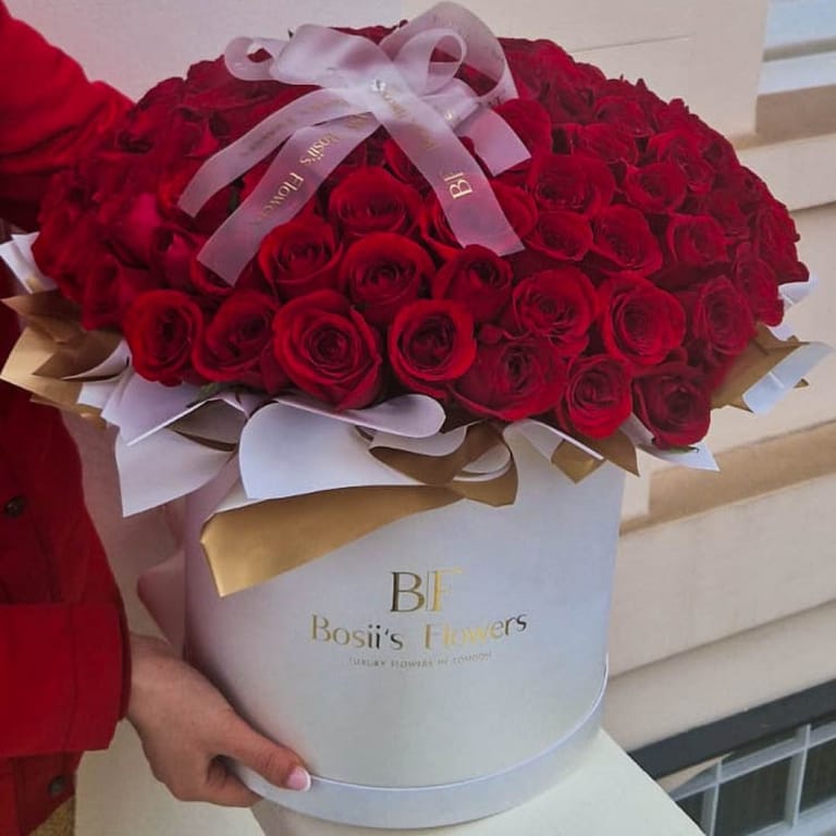 100 Red Roses Hat Box - Image 1