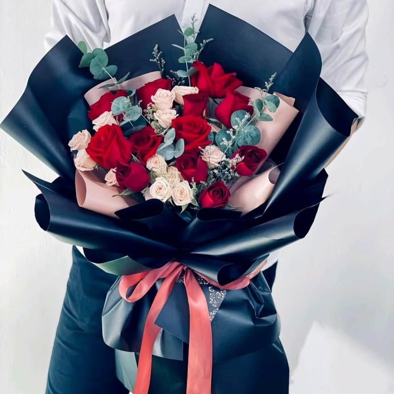 Fabulous Roses, Bouquet - Image 1