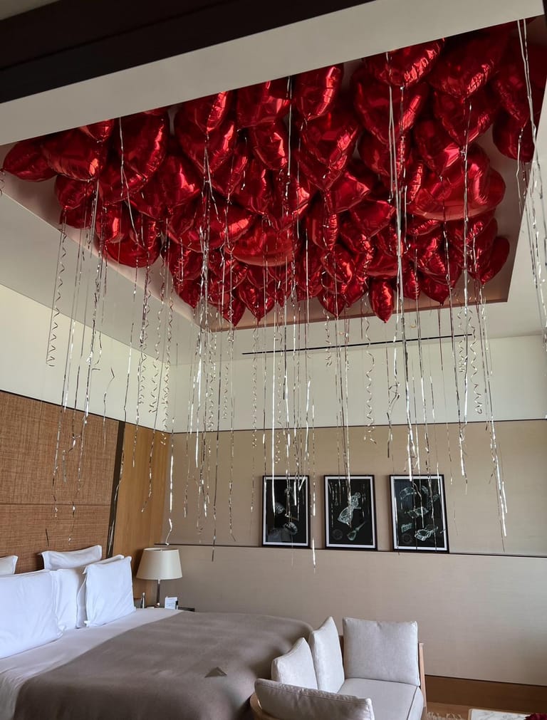 SO IN LOVE balloons arrangement - Image 1