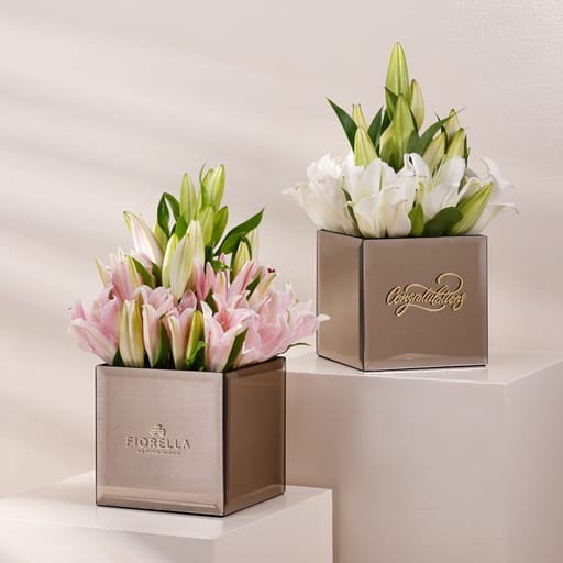 glass cube - lillies