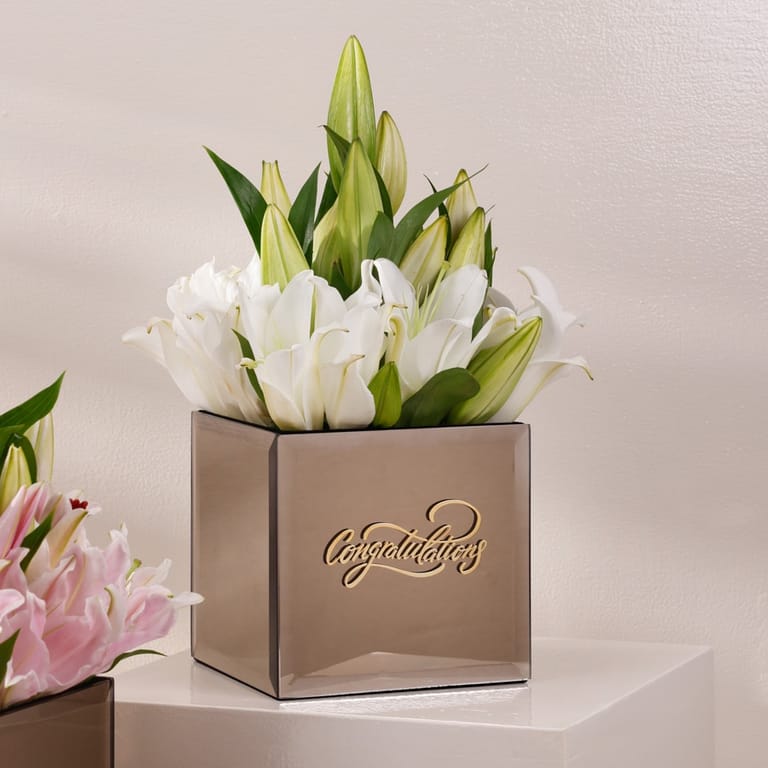glass cube - lillies - Image 3
