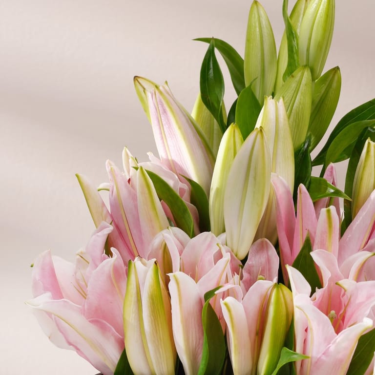 glass cube - lillies - Image 4