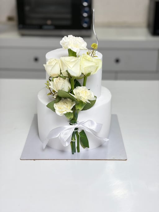 Cake with roses