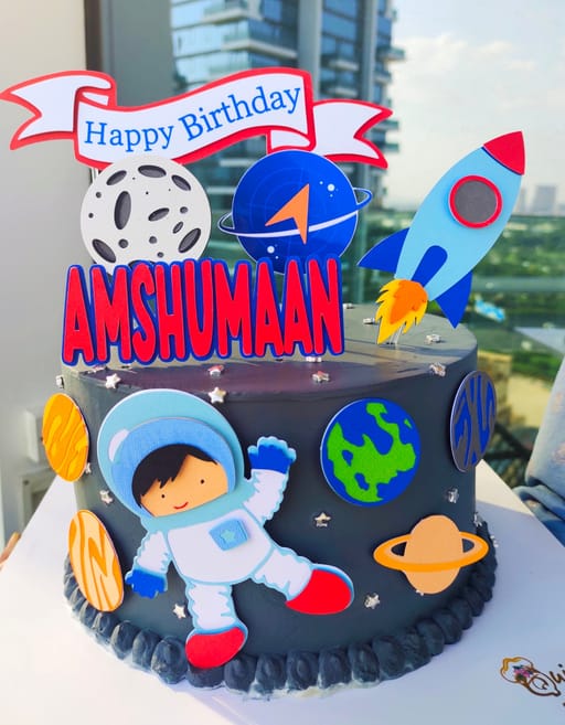 Astronaut theme cake