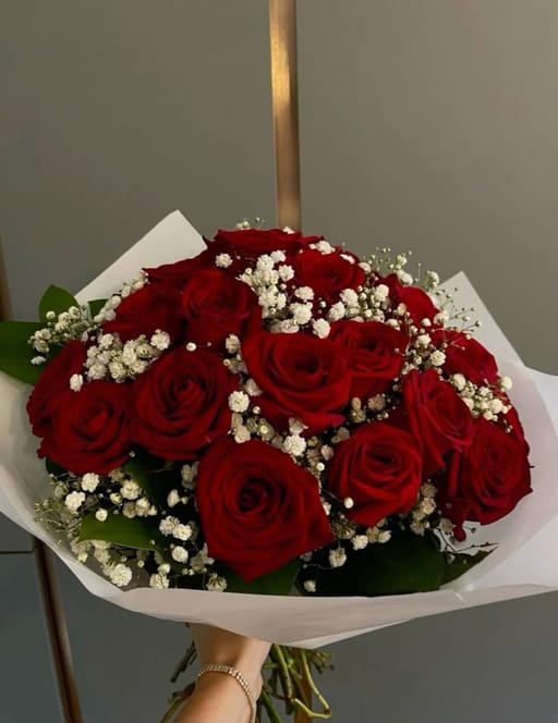 Buquê com 12 rosas colombianas