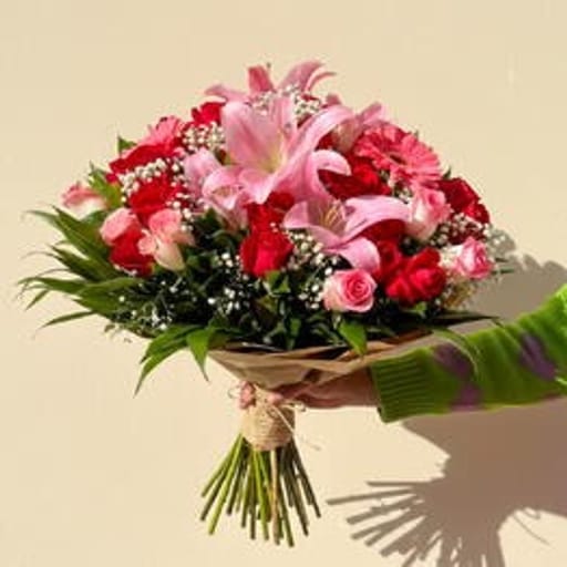 Lirios, Gérberas e rosas
