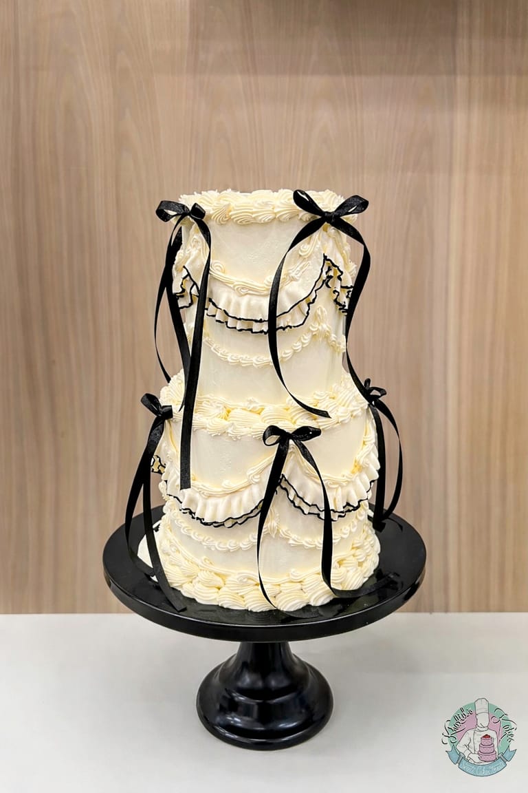 Vintage Piped Wedding Cake 2 - Image 1