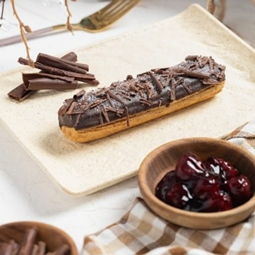Eclair Black Forest