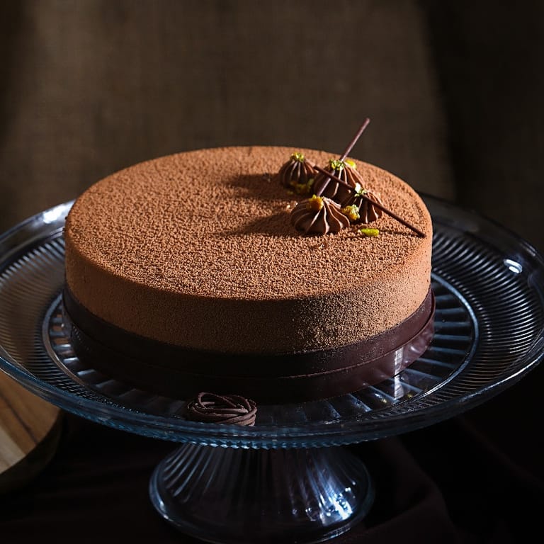 MILK CHOCOLATE SALTED CARAMEL CAKE - Image 1