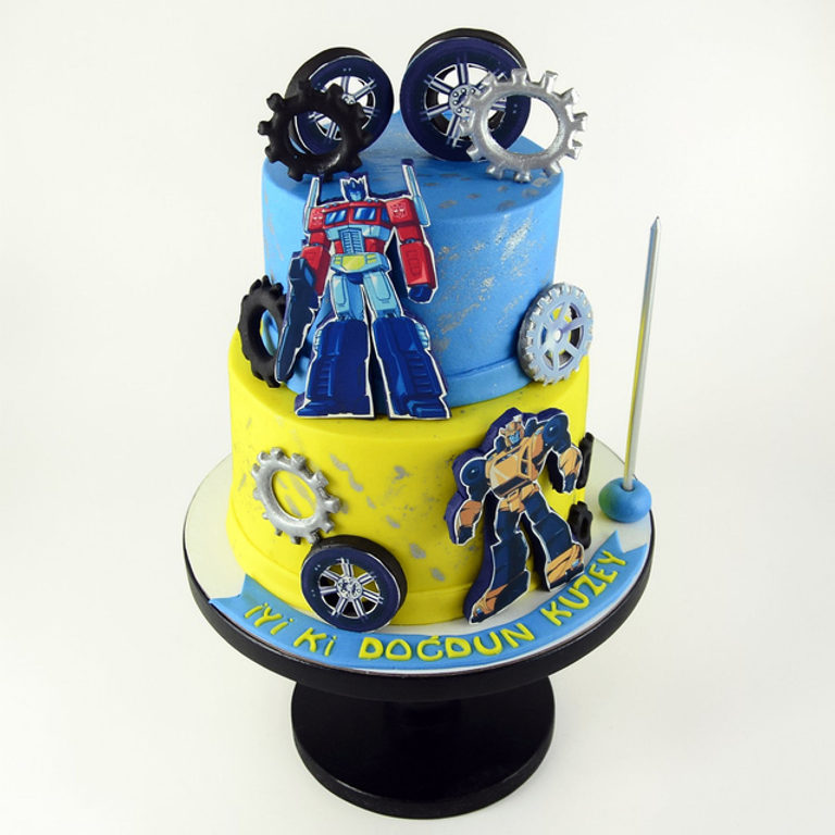Action-Packed 2-Tier Transforming Robot Cake - Image 1