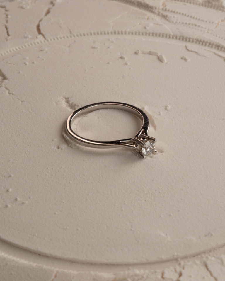 Round Cut White Gold Ring