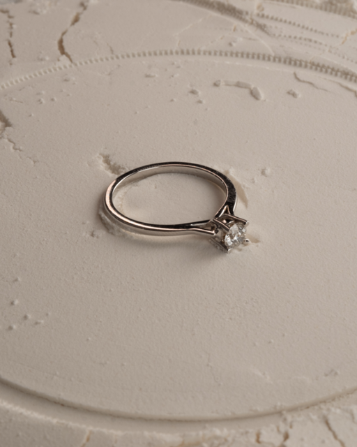 Round Cut White Gold Ring